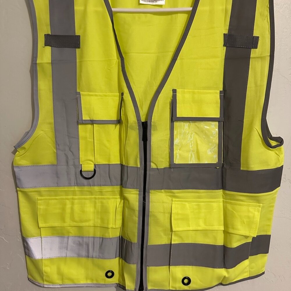 High Visibility Safety Vest, ANSI/ ISEA 107-2010 With 4 Pockets with ID pocket